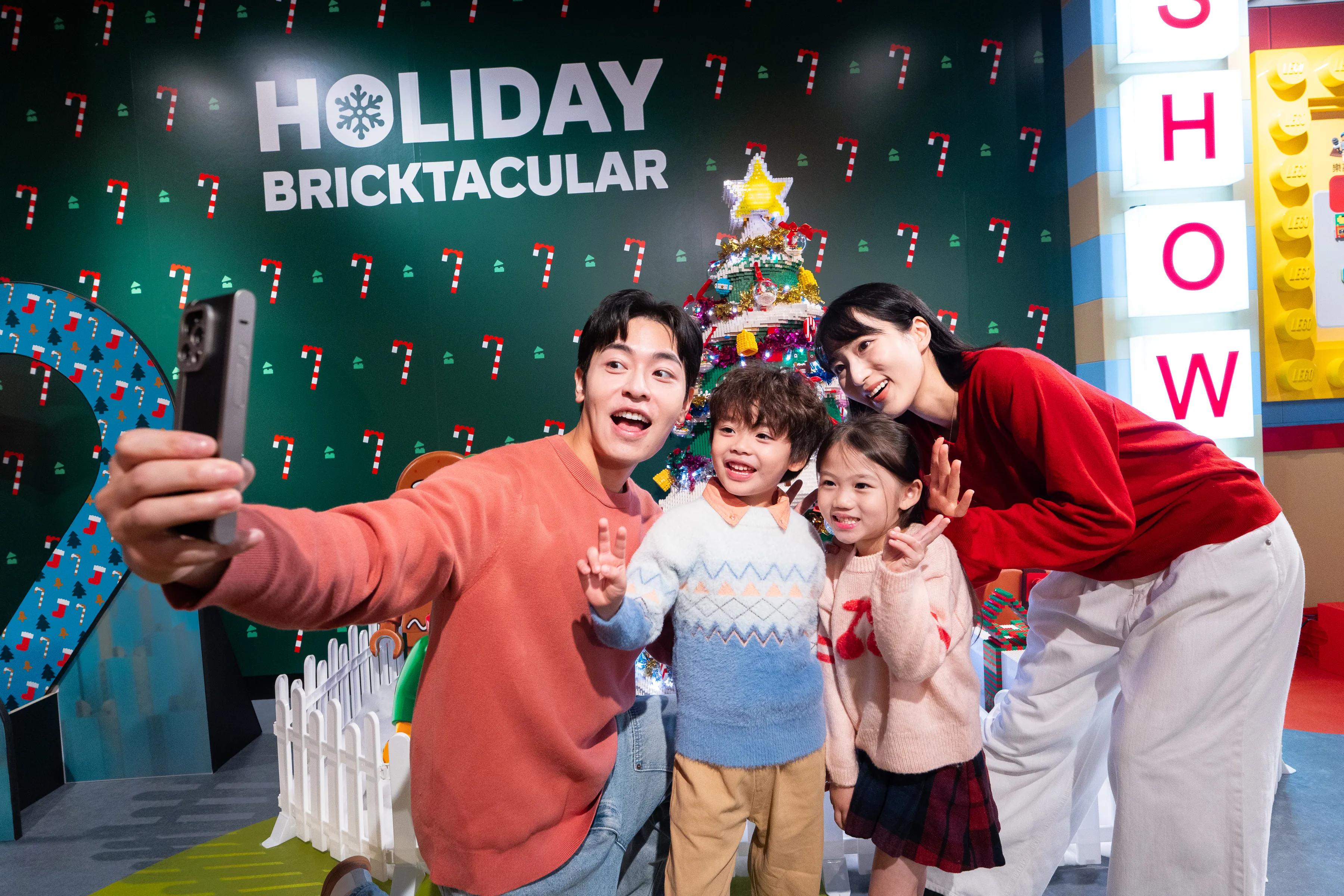 LDCHK 2025 Holiday Bricktacular Christmas Tree (2)