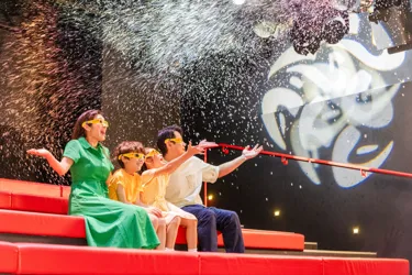 A family enjoying the effect of LEGOLAND Discovery Centre Hong Kong 4D experience!