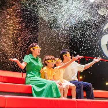 A family enjoying the effect of LEGOLAND Discovery Centre Hong Kong 4D experience!