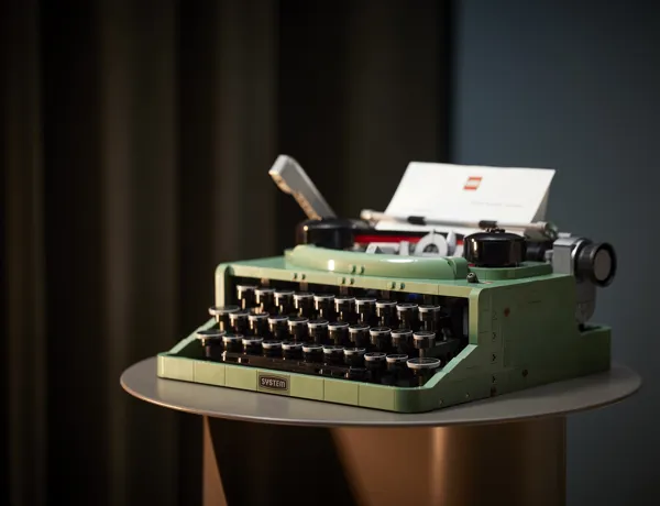 LEGO 21327 Ideas Typewriter Lifestyle 17