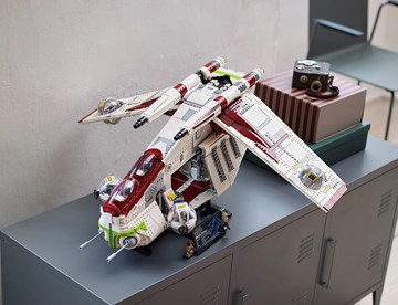 Lego Star Wars Republic Gunship Complete Lifestyle 02