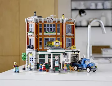 LEGO Corner Garage