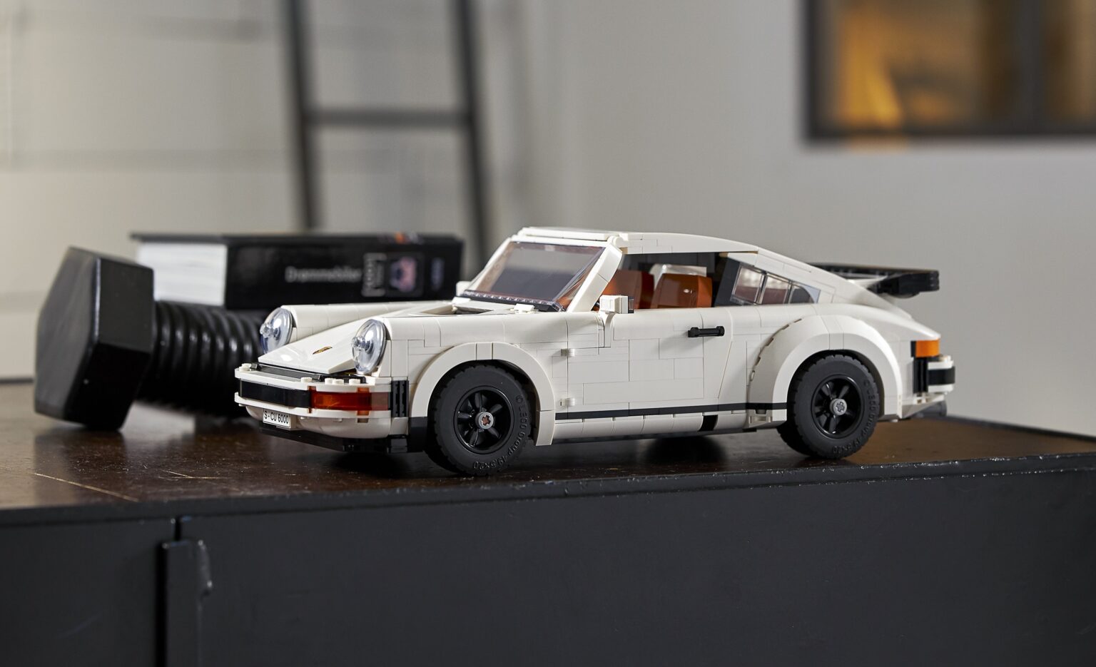 LEGO 10295 Porsche 911 Turbo Targa Lifestyle Display 1536X935