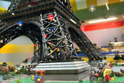 Das LEGO Modell Des Eiffelturms Im LEGOLAND Discovery Centre Oberhausen