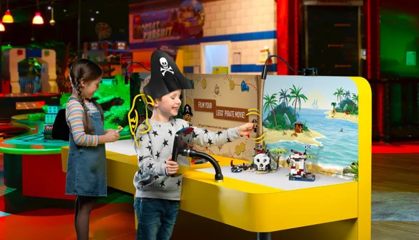 8609 Legoland Discovery Centre Hero Shot Stop Motion