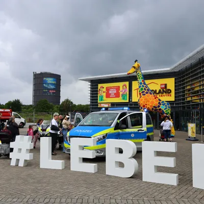 Polizei Und Feuerwehr Oberhausen Informieren Vor Dem LEGOLAND® Oberhausen Mit #LEBEN Aktion Über Verkehrssicherheit. (1)