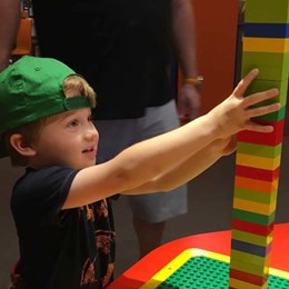 Build a Tower | LEGOLAND Discovery Center