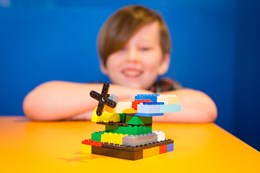 Kid and Build | LEGOLAND Discovery Center Chicago