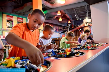 LEGO Minifigure Birthday Cake | LEGOLAND Discovery Center Chicago